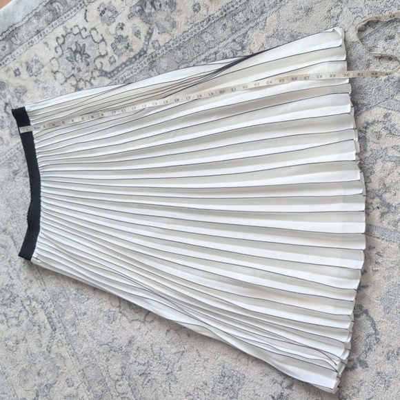 WHBM Pleated White Midi Skirt with Black MP - Picture 4 of 6